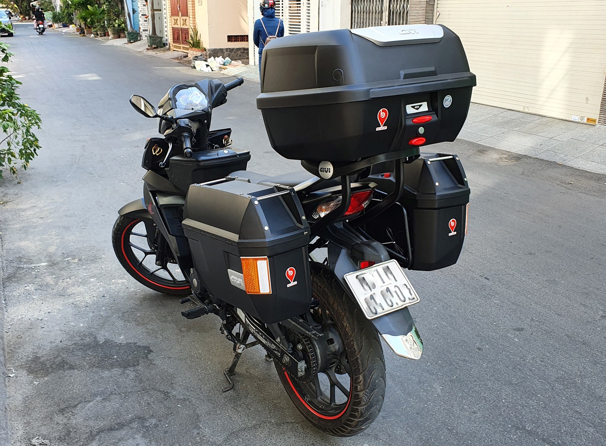 Lên thùng hông đựng đồ hai bên và thùng sau xe máy - Phụ kiện moto - GIVI |  Phụ kiện phượt